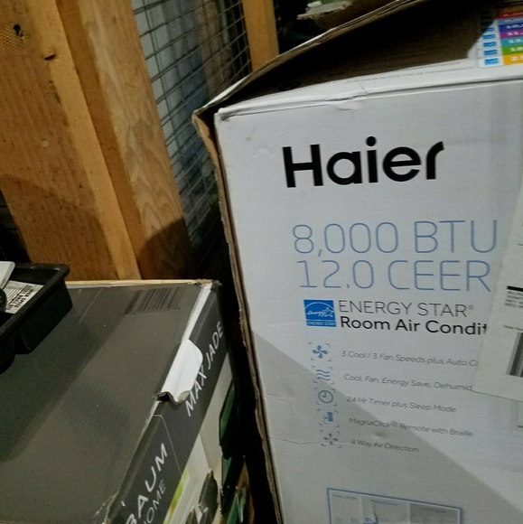 Window air conditioner - Picture 2 of 5